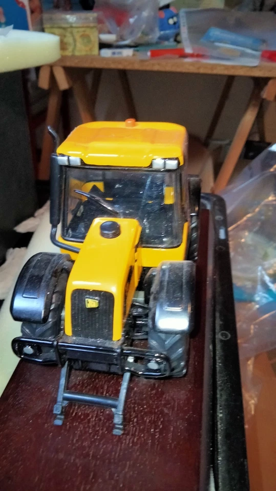 JCB 3185 Fastrac su legno scatola promozionale rigida Britains 1/32 - Immagine 2 di 4