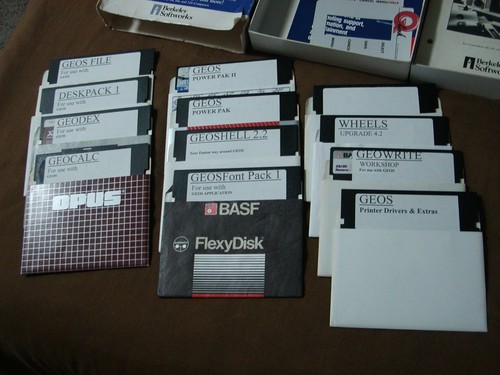 Commodore GEOS 2.0 in Original Box + (12) Extra Geos Disks, Dex, File, Font + - Picture 9 of 24