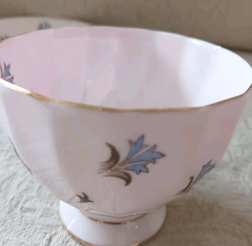 Tuscan Fine English Bone China Florette Tea Cup & Saucer Pink w Blue Flowers Vtg - Picture 4 of 13