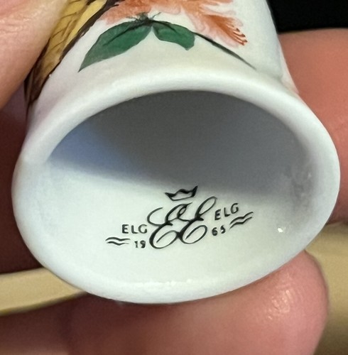 Vintage ELG 1965 Butterfly Porcelain Thimble TCC - Picture 4 of 7