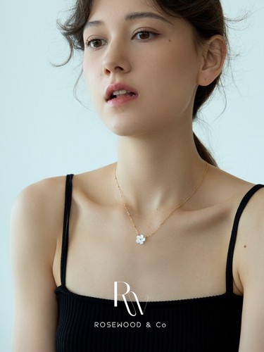 Non Tarnish 18k Gold Plated Mother of Pearl Flower Pendant Necklace -N079 - Picture 5 of 7