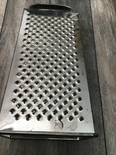 Bromco Käsereibe 4-seitig Metall Zerkleinerer Rustikal Landhaus Vintage Deko Werkzeug - Bild 4 von 5