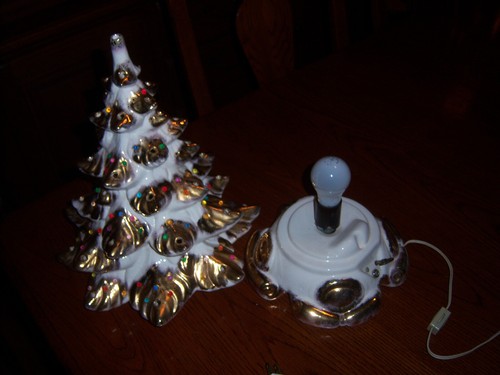 VTG NICE Atlantic Mold 14" White Gold Ceramic Lighted Christmas Tree Music Base - Picture 12 of 14