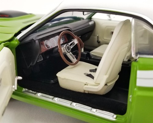 New Acme Retro Hobby Exclusive 1:18 Scale 1971 Dodge Challenger R/T (Green) - Picture 4 of 8
