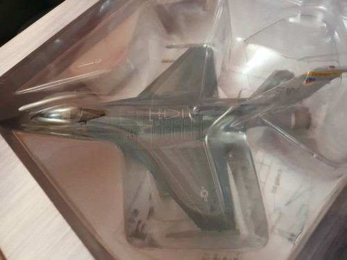 Dragon Wings Warbirds F-16C Fighting Falcon 19th TFS 363rd TFW 9th AF Item:50006 - Picture 4 of 4