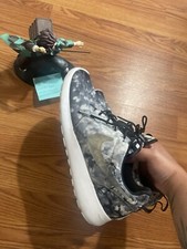 Size 11W/9.5M- Nike Roshe Run Cherry Blossom 