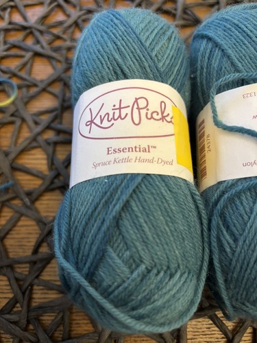 Knit Picks Essential Worsted Superwash Merino Wool Yarn Per Skein Peru - Picture 3 of 6