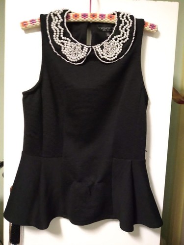 BNWT TOP SHOP WOMENS ELEGANT TOP SZ 6-8 NO SLEEVES ROUND BEADED NECK POLY ELAST