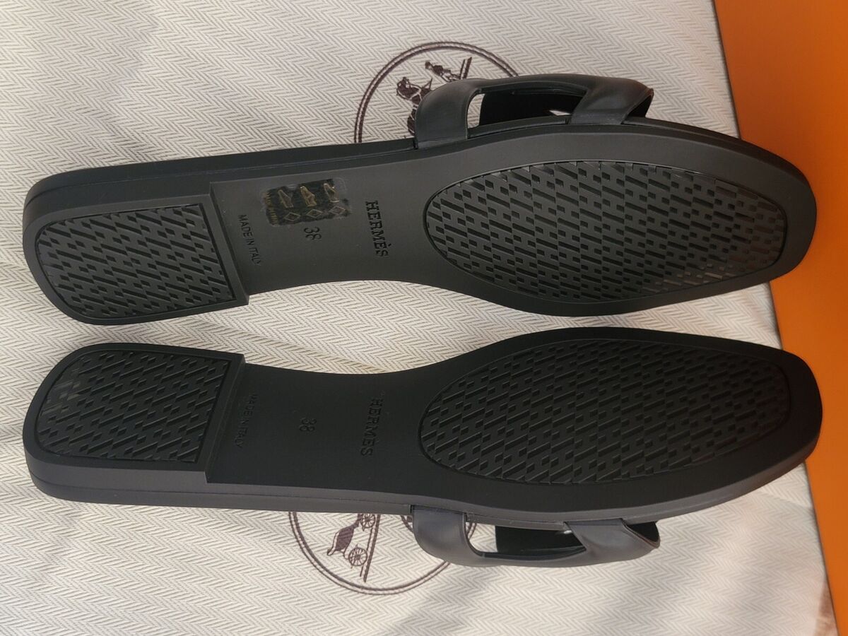 Hermes Pool Sandal Aloha Black Rubber Size 38 EU Fits 8 US Hermes Pool Sandal Aloha Black Rubber Size 38 EU Fits 8 US