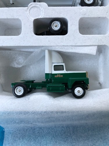 WINROSS OLD DOMINION FREIGHT LINES DIE CAST TRACTOR & DOUBLE TRAILERS NIB 1:64 - Picture 3 of 10