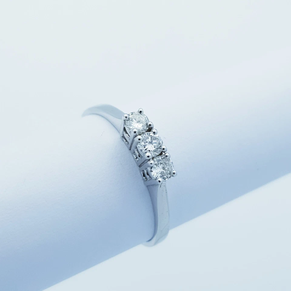 Anello Trilogy in Oro 18kt con Diamanti Certificati 0.15ct Totali - Modello (Gal