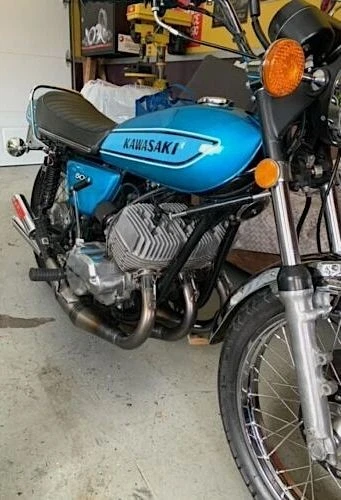 1975 Kawasak h1 500 fuel tank and engine, right side