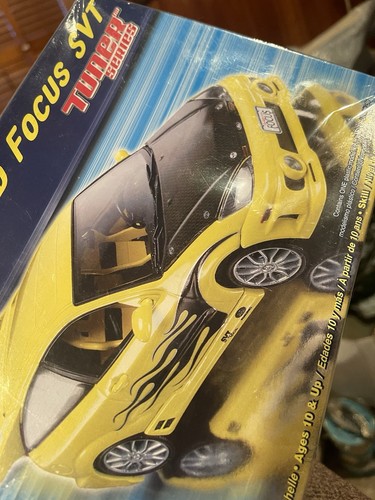 FORD FOCUS SVT Tuner Series 1:25 REVELL model kit 2004 Incomplete For Parts - Picture 2 of 8