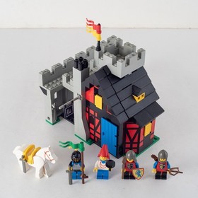 Lego 6067 Fortified Medieval Tavern with Defense Wall / Guarded Inn (1986)