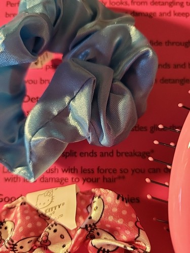 NEW Hello Kitty My Melody Pink Wet Brush Goody Hair Scrunchies Mini Detangler - Picture 3 of 5