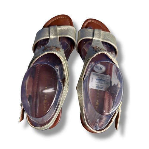Tommy Hilfiger Wedge Sandals Gold T-Strap Logo Detail Women's Size 8.5 - Picture 7 of 13
