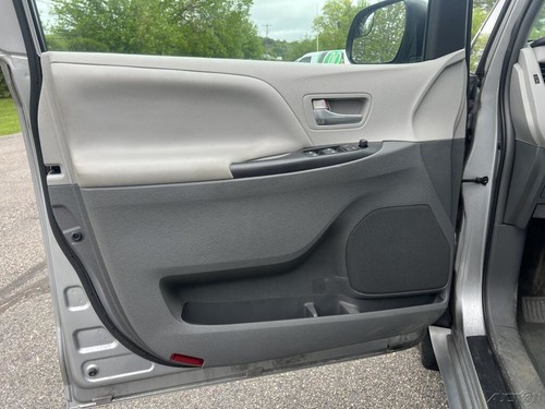 2015 Toyota Sienna LE 7-Passenger - Picture 12 of 12