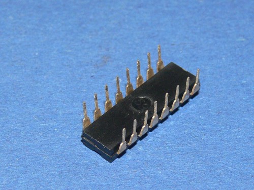 MOSTEK MK4096N-6 4096 x 1 bit DRAM 16 pezzi codice data7716 + 24 pezzi codice data7715 - Foto 2 di 3