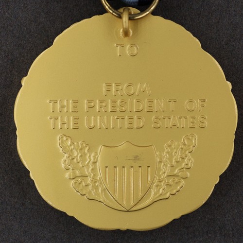 U.S. Presidential Citizens Medal Award Order in "Made in USA Case" nice Repro - Picture 9 of 20