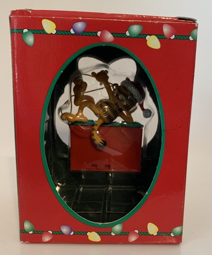 Vintage 1996 PAWS Garfield’s Trim A Tree Christmas Ornament On Chalkboard w/ Box - Picture 4 of 7