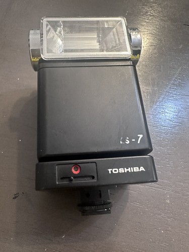 TOSHIBA ES-7 SWIVEL ELECTRONIC FLASH NOT TESTED FOR PARTS - Picture 7 of 9