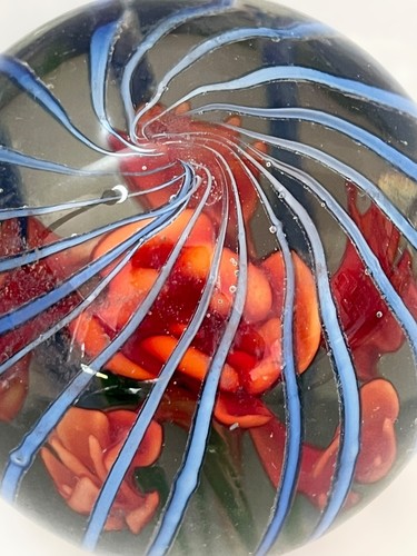 Art Glass Paperweight 3D Orange Flower with Blue Cane Accents - Bild 7 von 9