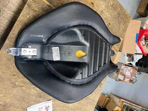 New T/o Solo Seat Harley Sportster 883 1200 51550-11 Factory OEM Stock - Picture 5 of 7