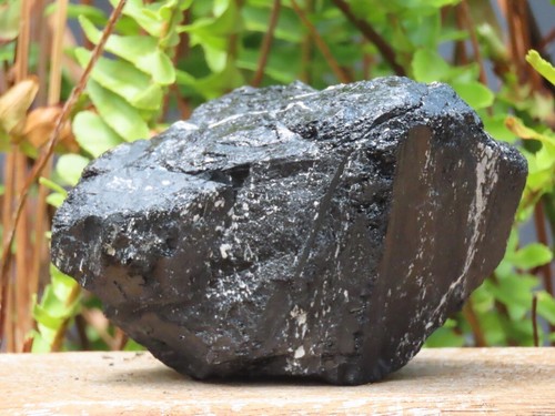 Pieza de cristal de turmalina negra cruda y áspera 505 gramos de la India mineral natural - Imagen 14 de 23