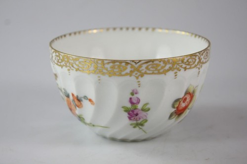 ANTIQUE 19th Century DRESDEN HAND PAINTED FLORAL PATTERN SUGAR BOWL - Picture 5 of 8