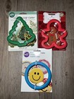 Wilton Christmas Cookie Cutters Lot Of 3 Comfort Grip Tree Gingerbread Circle
