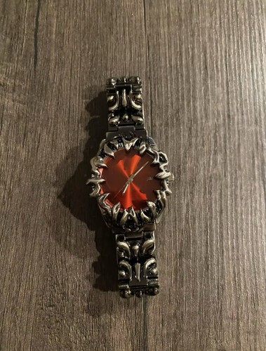 Reloj Llama Gótica Y2K Único - Esfera Roja Vintage, Correa de Acero Inoxidable, Cuarzo - Imagen 4 de 4
