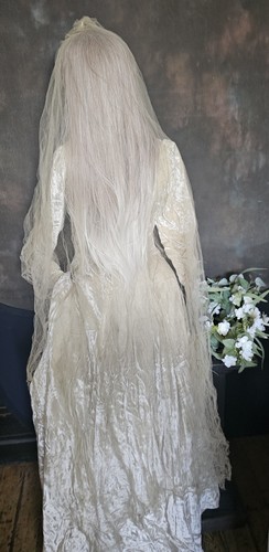 Antique Vintage Velvet 1940s Wedding Dress and Ornate Veil with Original Picture - Picture 14 of 21