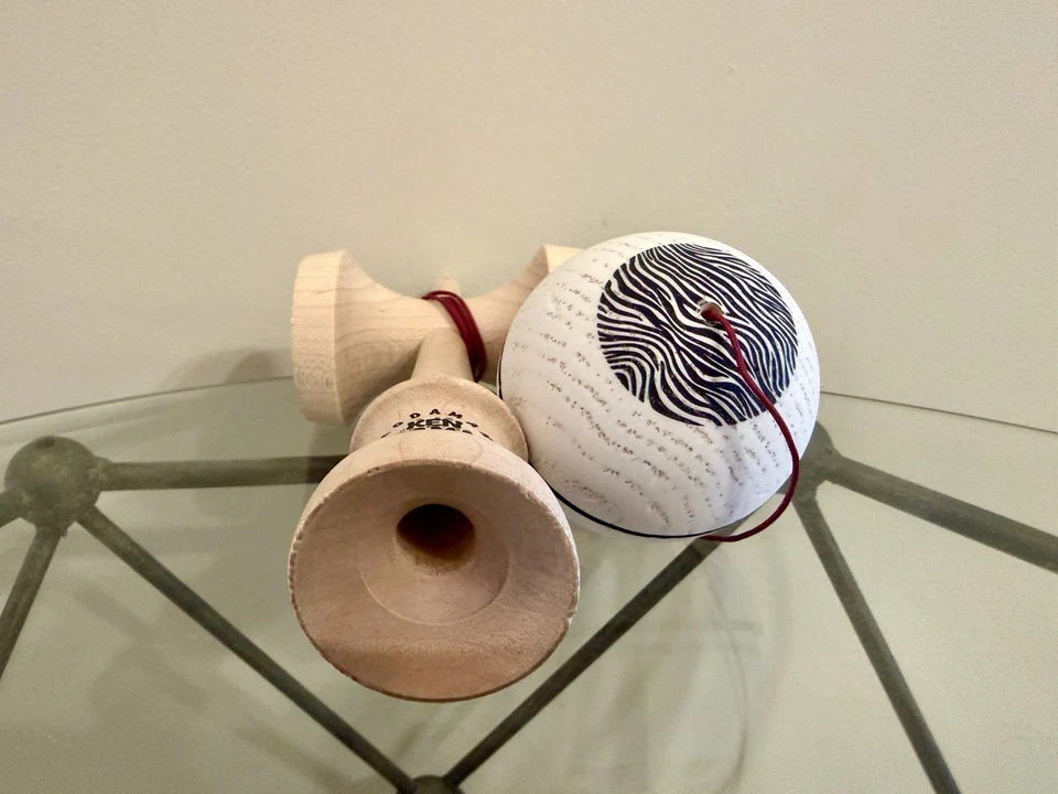 Kodaman Kendama usado hecho en Japón por Zoomadanke 7,5/10 con bolsa de tela Foto 4 de 4