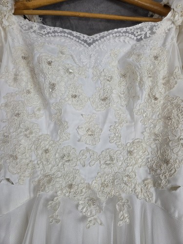 Union Made 1970s Wedding Dress Labyrinth Style Off Shoulder *Flaws - Picture 15 of 17