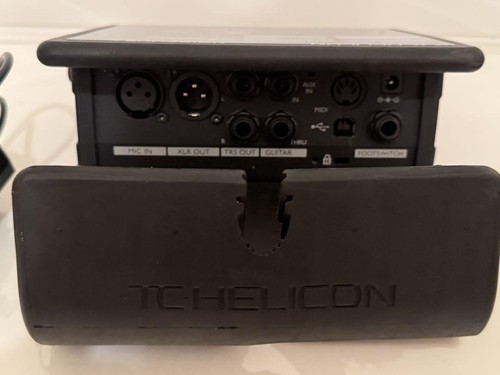 TC-Helicon VoiceLive Touch Vocal Effects Processor w/ Adapter Manual Cables - Picture 3 of 7