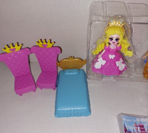 Royale High Series 1 Castle Figures And Accessories - Picture 2 of 3