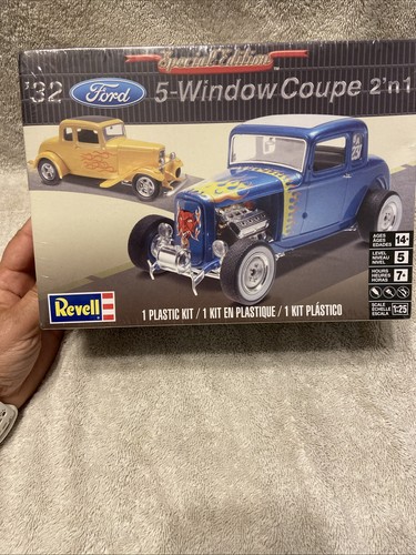 Revell 85-4228 1:25 '32 Ford 5-Window Coupe 2'n1 Automodellbausatz