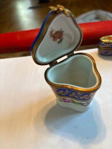 Limoges weiße Pillendose - Blumenmuster - Goldrand / G.Labesse Porcelaine - Bild 8 von 8