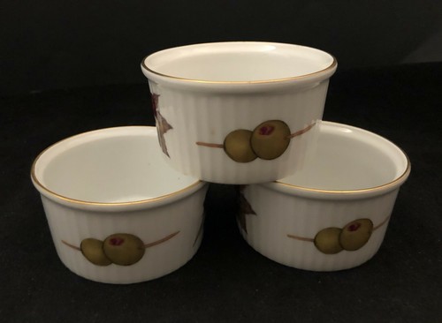 3 Royal Worcester Evesham Gold Rim Small Ramekins Berries & Green Olive Design - Picture 2 of 8