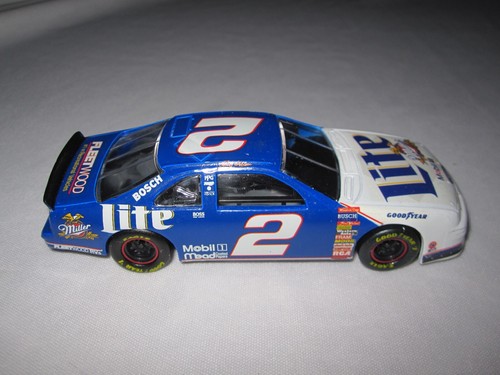Rusty Wallace #2 Miller Lite Ford Thunderbird 1:43 NASCAR Diecast Car - Picture 3 of 6