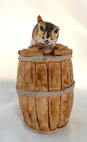 Peter Fagan Cat on a Cat on a Barrel Figurine Mini Miniature Resin Vintage 1986