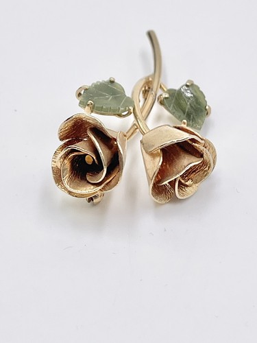 Vintage Brooch Gold Tone Double Roses Jadeite Leaves Flowers - Picture 5 of 9