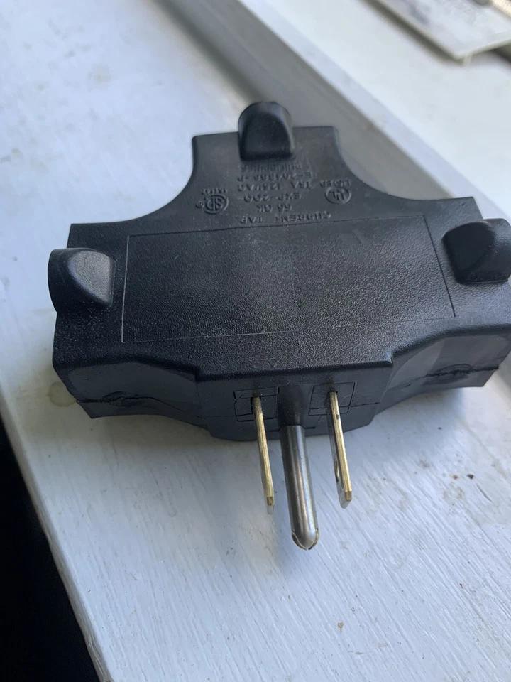 CUBO DE 15 AMPERIOS MULTI GRIFO RESISTENTE ADAPTADOR DE 3 VÍAS VINILO NEGRO NUEVO LOTE A TIERRA Foto 3 de 4