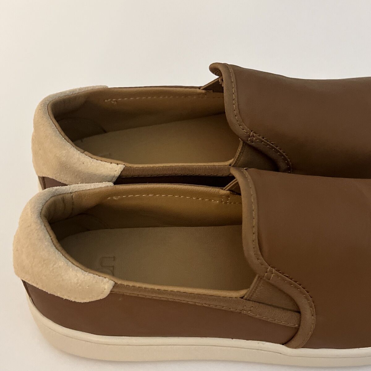 UGG CAS 1132711 WOMAN'S SLIP-ON SNEAKER CHESTNUT SIZE 8.5 (100 UGG CAS 1132711 WOMAN'S SLIP-ON SNEAKER CHESTNUT SIZE 8.5 (100