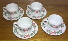 Set of 4 International Tableworks Christmas Ribbons Cups and Saucers READ