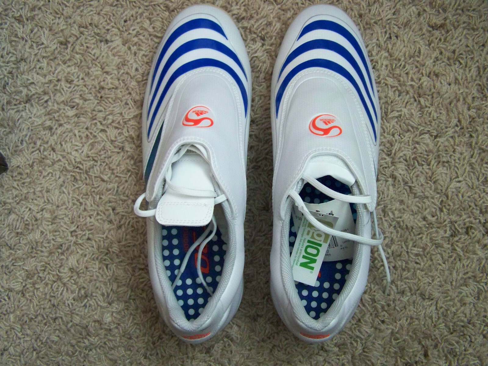 NEW MENS ADIDAS ADIPRENE F-30 WHITE INDOOR SOCCER CLEATS SHOES SIZE 10.5 NEW MENS ADIDAS ADIPRENE F-30 WHITE INDOOR SOCCER CLEATS SHOES SIZE 10.5