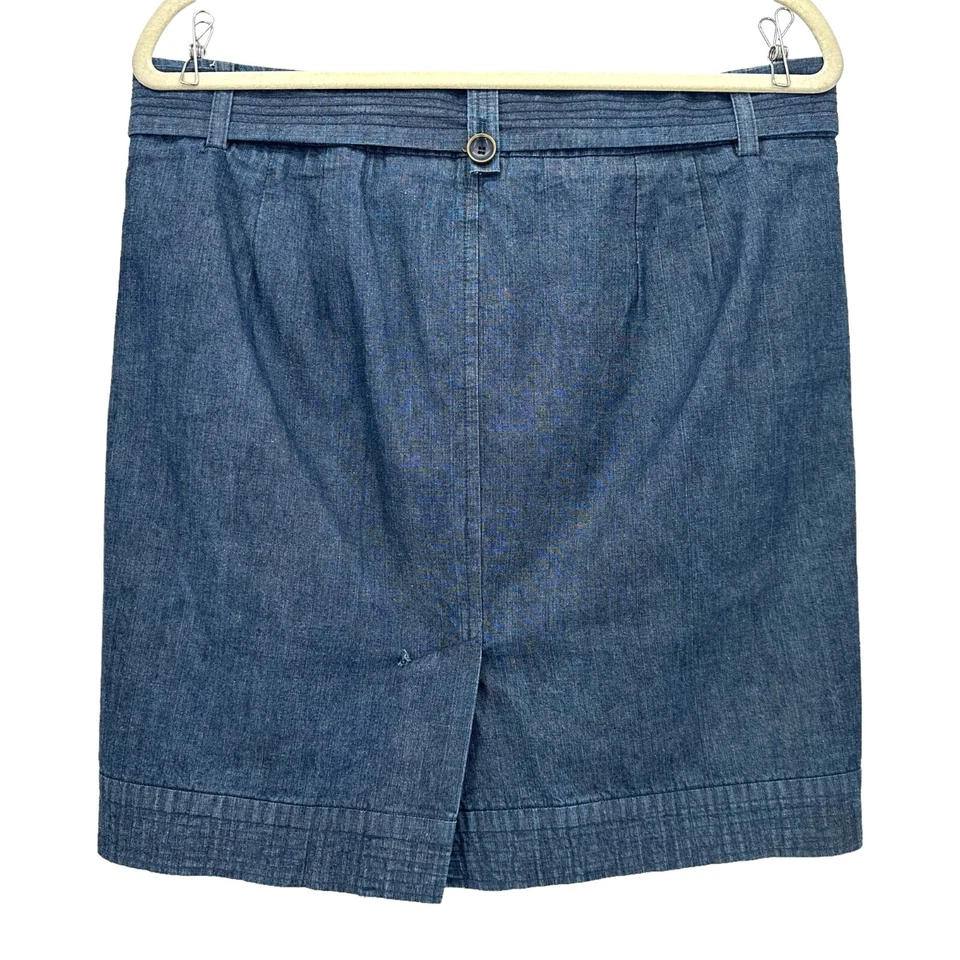 Falda corta Trina Turk azul denim con cinturón para mujer 8 Foto 2 de 4