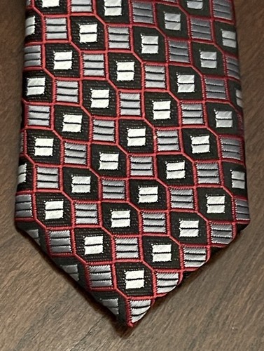 Van Heusen Red Black Hand Made 100% Polyester Men’s Neck Tie Made In China - Picture 6 of 9