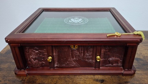 Danbury Mint America the Beautiful Wood Locking Display Case (only) with 1 key - Picture 2 of 23
