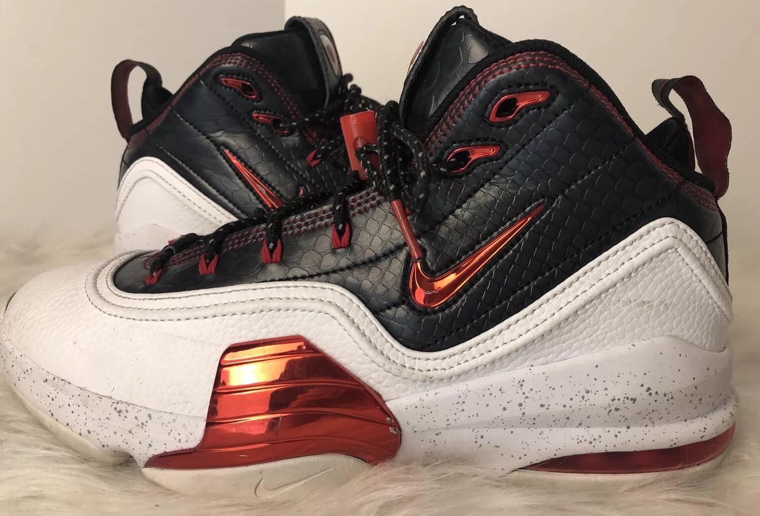 Nike Scotie Pippen Size 8 Shoes White Black Red 705065 100 Six Time World Champs Nike Scotie Pippen Size 8 Shoes White Black Red 705065 100 Six Time World Champs